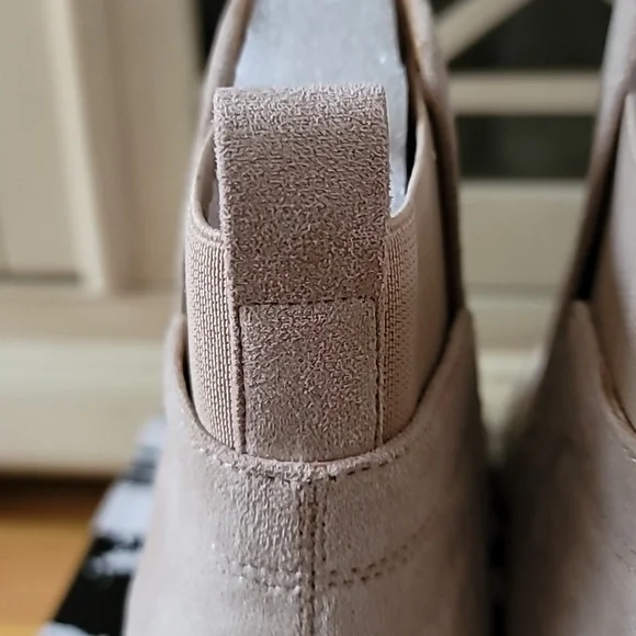 Dolce Vita Lug Sole Chelsea Boot, New In Box, Size 9.5 Color: Camel - Picture 8 of 15